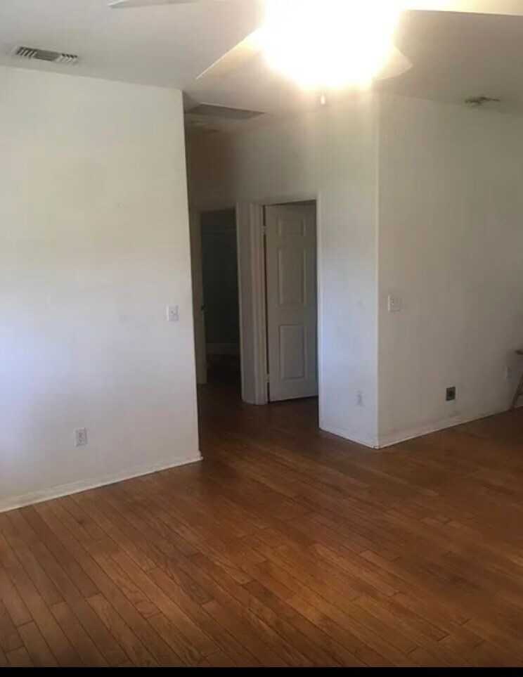 Building Photo - 8960 Camellia Ct