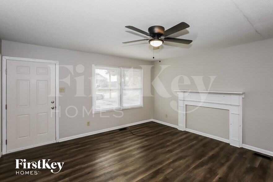 Building Photo - 2330 Knight Dr
