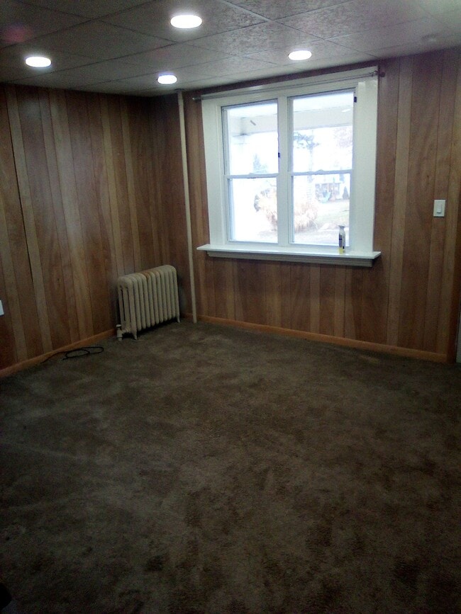 Building Photo - 216 Crane St