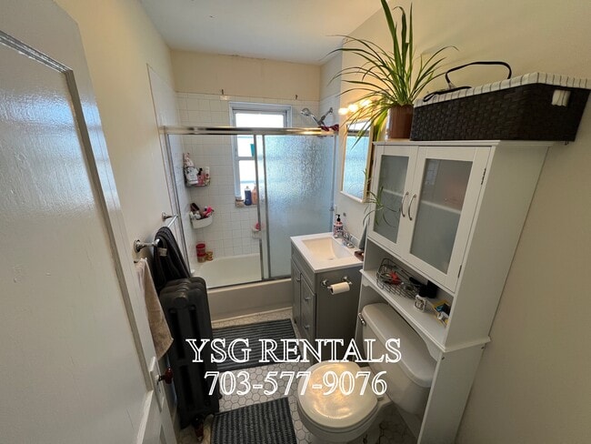 Building Photo - 20 Lincoln Pky