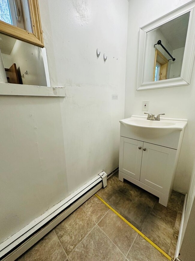 Building Photo - 4th Ave - 910/908/908B