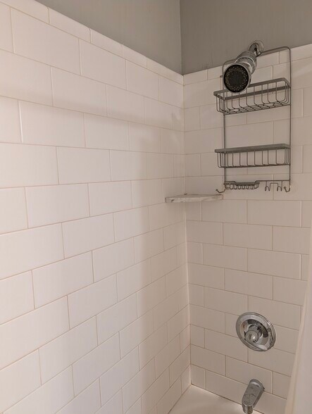 Building Photo - 634 Hancock Ct