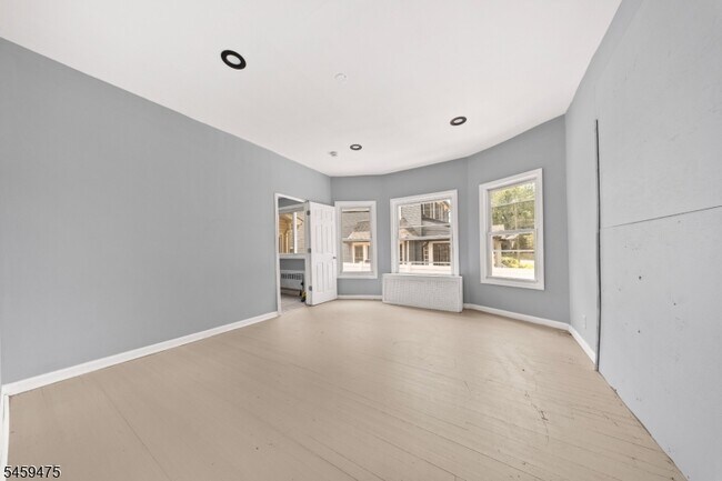Building Photo - 704 Park Ave