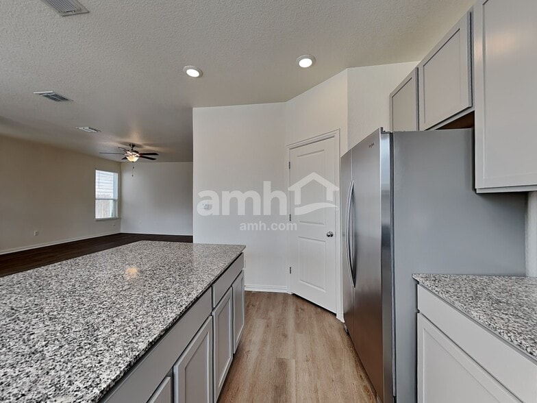 Building Photo - 2718 Meadowood Heights