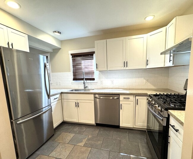 Building Photo - 3Bd/2.5Ba Seattle House