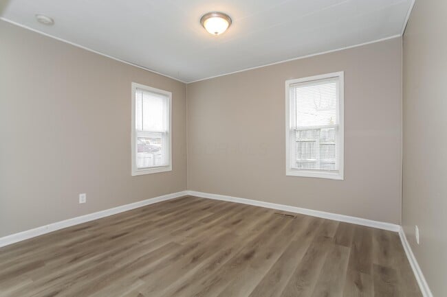 Building Photo - 1028 Midland Ave