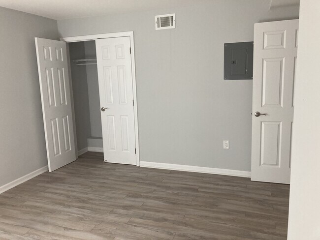 Building Photo - 719 Cypress Dr
