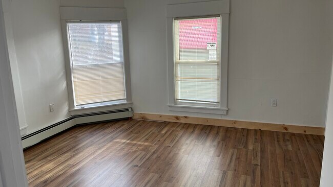 Building Photo - 257 Main St