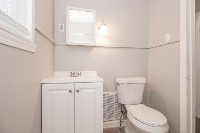 Building Photo - 3822 W 133rd St
