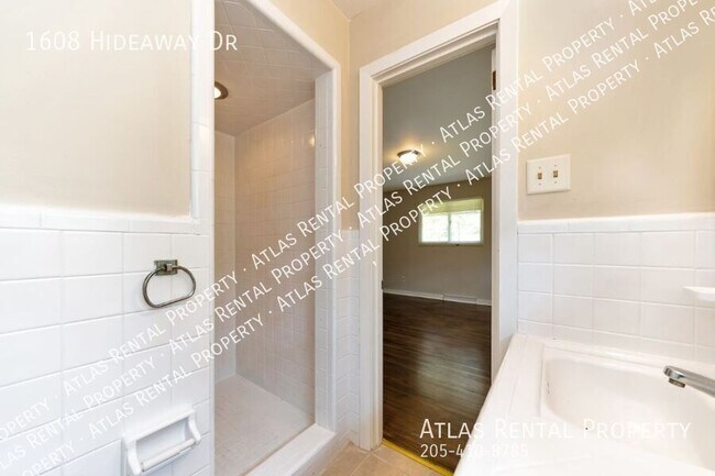 Building Photo - 1608 Hideaway Dr