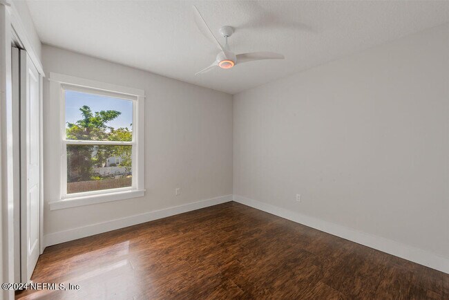 Building Photo - 728 10th St S