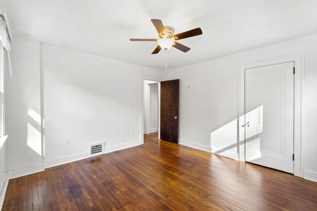 Building Photo - AVAILABLE SEPT 1ST!! GORGEOUS 3 BEDROOM IN...