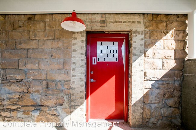 Building Photo - 925 Dilger Ave