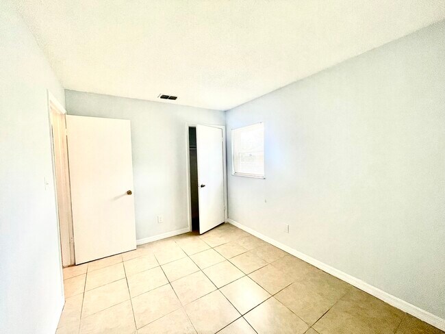 Building Photo - 1813 Grimke Ave