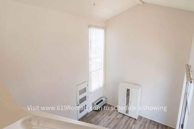 Building Photo - Loft Condo with Views & Deck