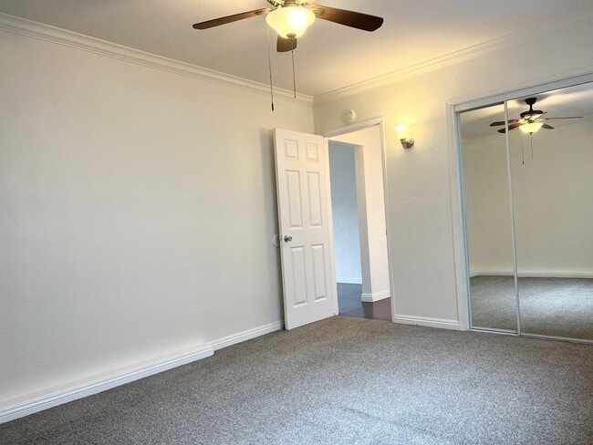 Building Photo - 1 Bed/1 Bath Pacific Beach