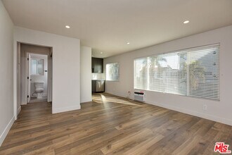 Building Photo - 845 S Kenmore Ave