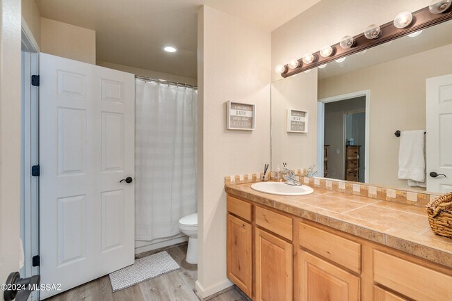 Building Photo - 6441 N Tierra De Las Catalinas