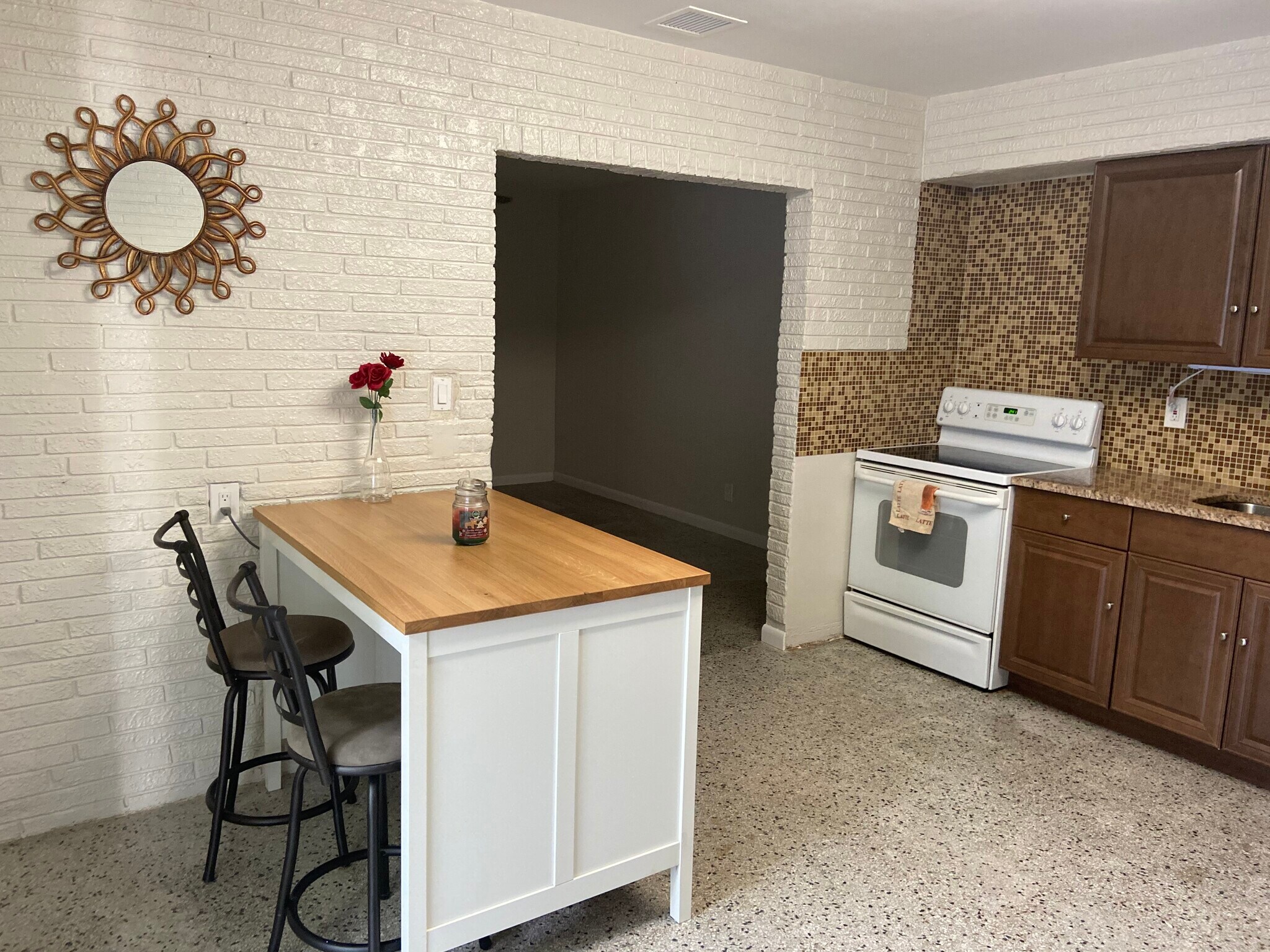 Building Photo - 1834 N 16th Ct