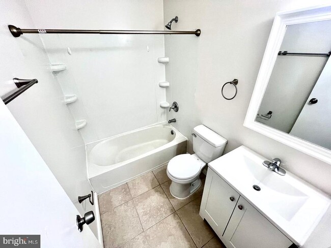 Building Photo - 1338 Redbud Ct