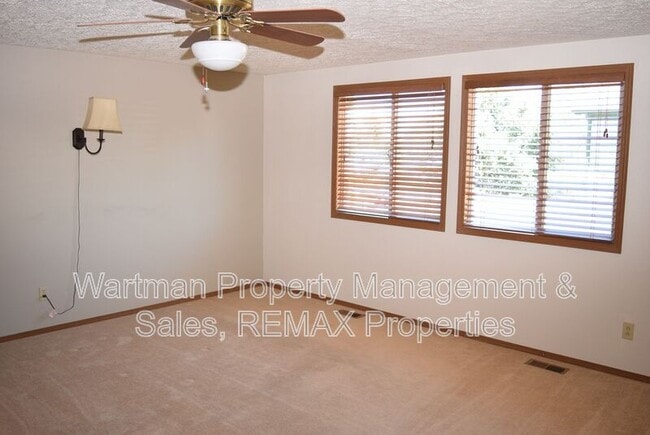 Building Photo - 2860 Frazier Ln