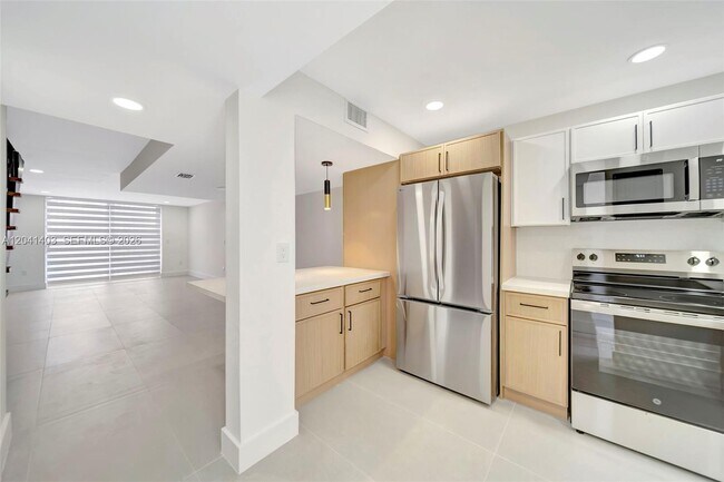 Building Photo - 1083 W 38th St