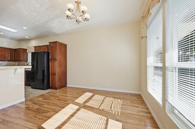 Building Photo - 2700 E Valley Pkwy