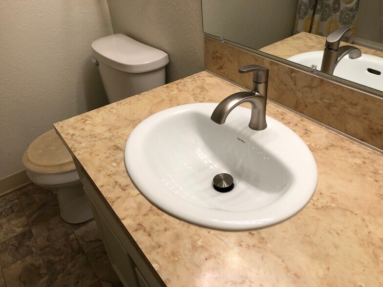 Building Photo - 583 Amanita St