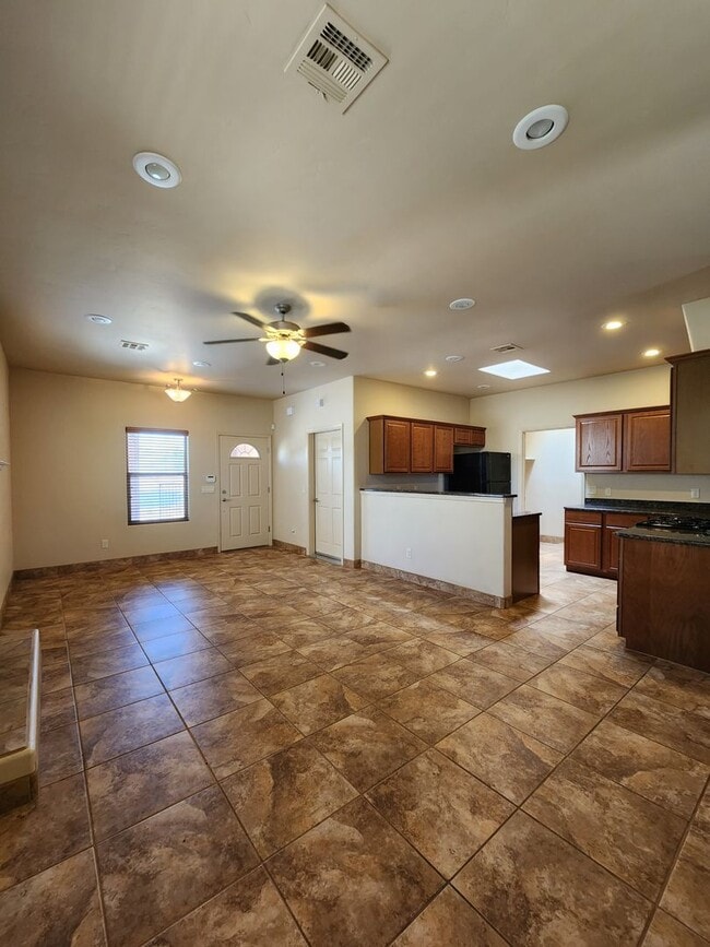 Building Photo - Sweet spot in the Pueblos at Alameda Ranch