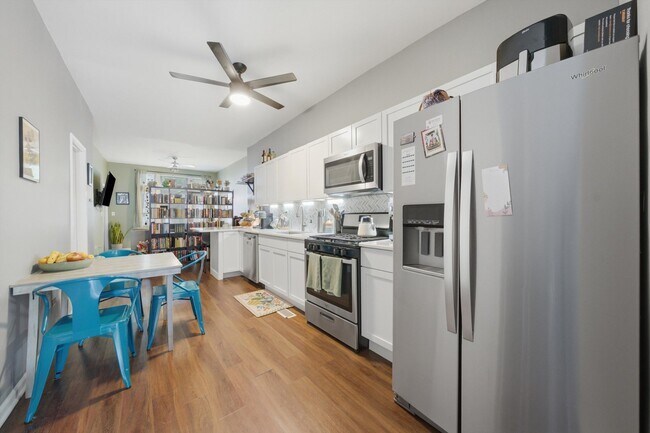 Building Photo - 437 W 44th Pl