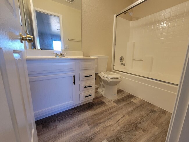 Building Photo - COMING SOON  3 BEDROOM 2 BATH 2 STORY HOME 4 PLEX END  UNIT A