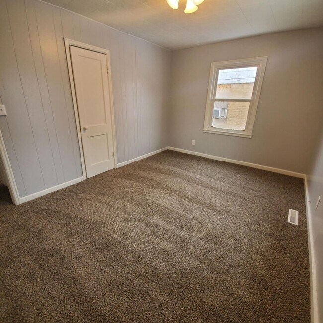 Building Photo - Charming 4-Bedroom Home Near Downtown & Kellogg
