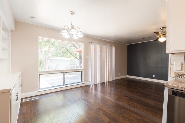 Building Photo - 6912 Clearglen Dr