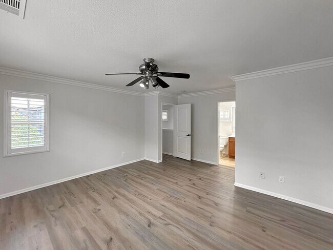 Building Photo - 1828 Scarlet Pl