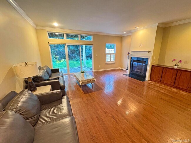 Building Photo - 54 Fairways Dr