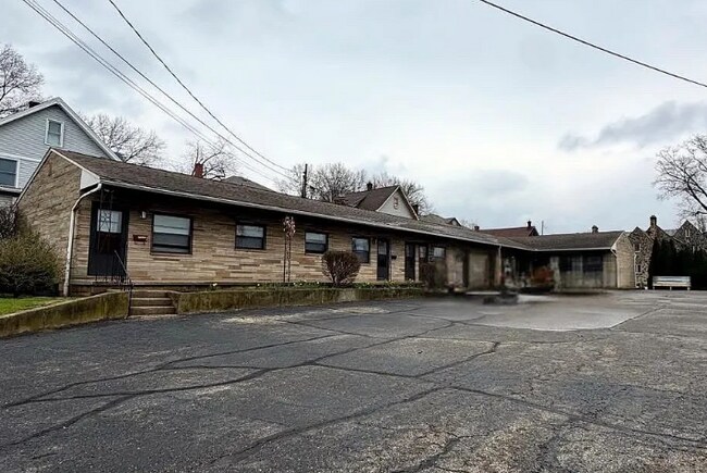 Primary Photo - 575 N Walnut St