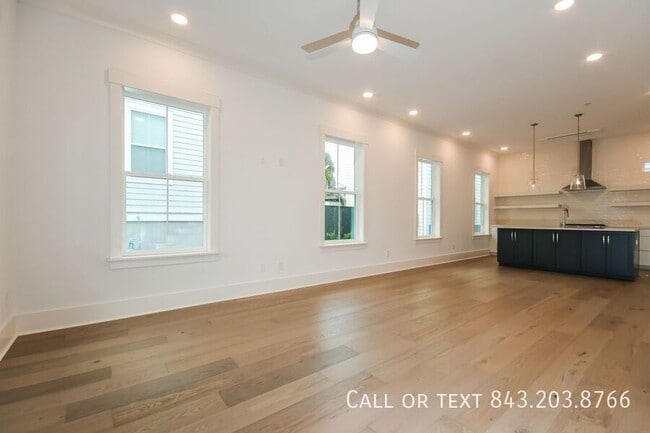 Building Photo - 12.5 Nunan St