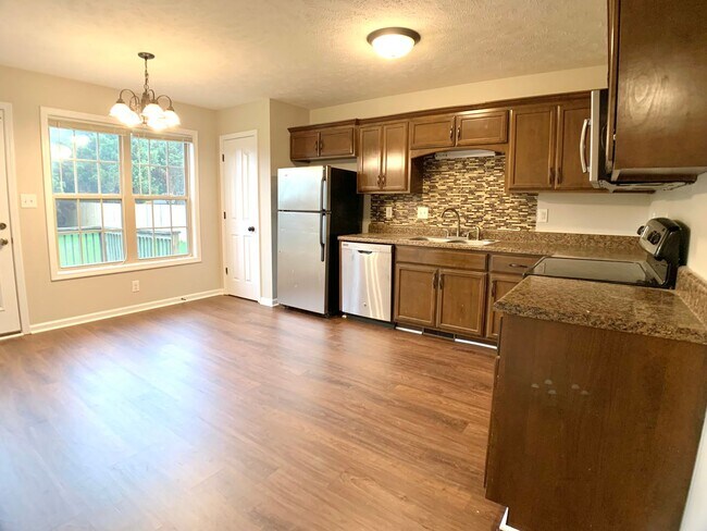 Building Photo - 685 Foxfield Dr