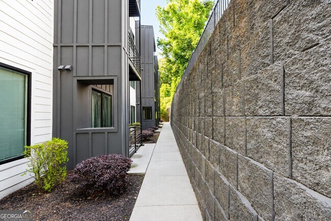 Building Photo - 1155 Custer Ave SE