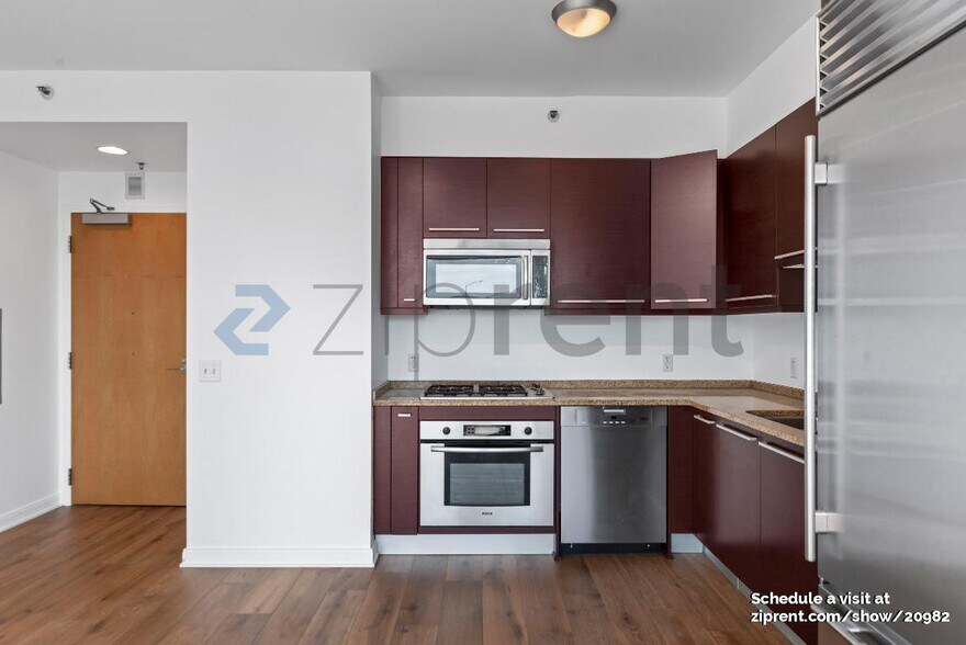Building Photo - 425 1st St