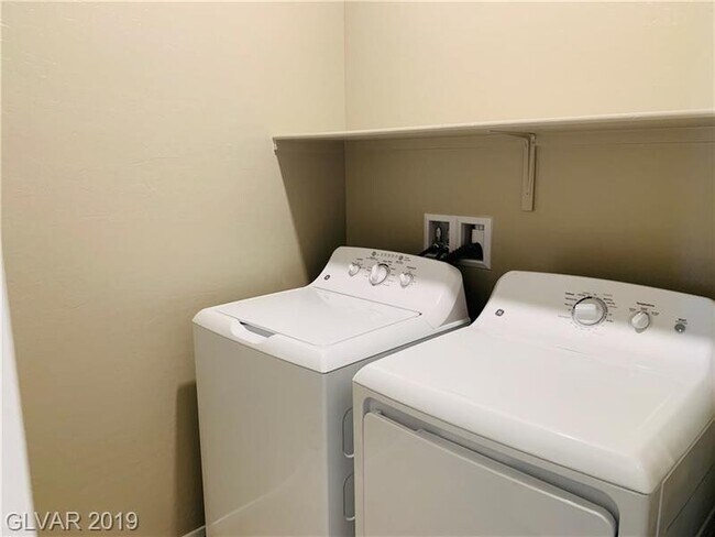 Building Photo - Amazing 2 story townhouse for lease!