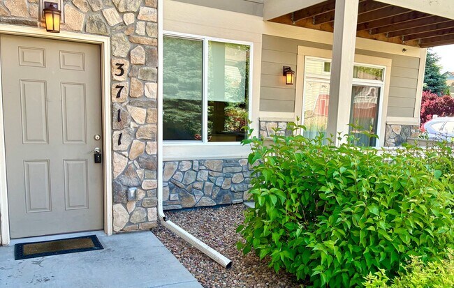 Building Photo - ***2 WEEKS FREE***West Greeley Spacious Townhome With New Carpet!