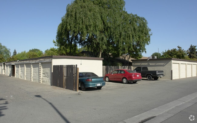 Building Photo - 15100 W El Mar Ln