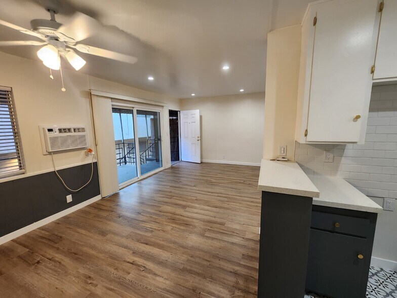 Building Photo - 1414 S Orange Grove Ave