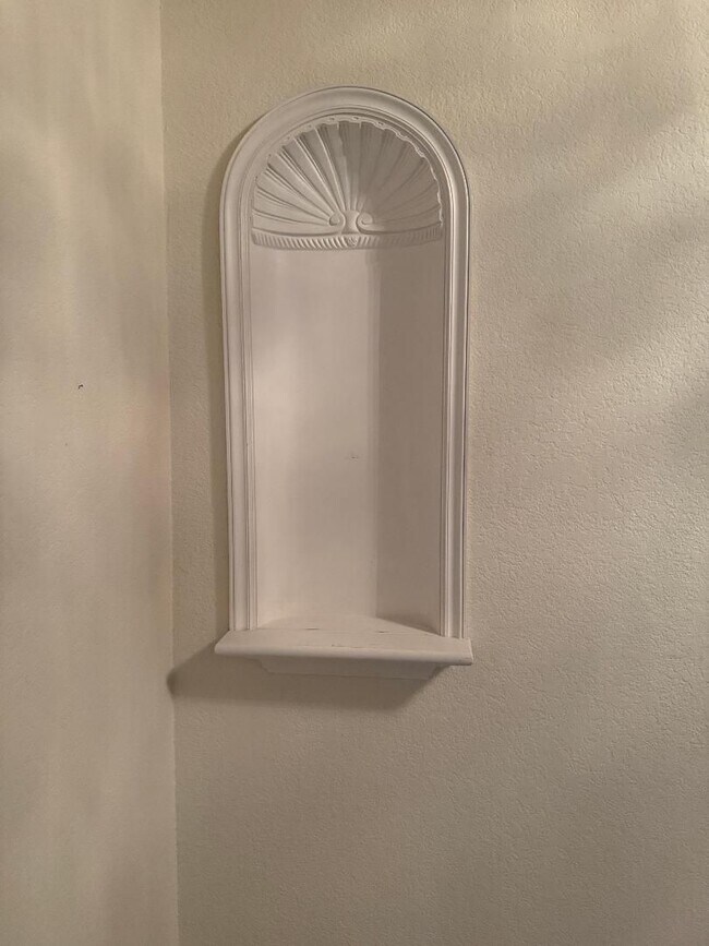 Building Photo - Large Vintage Home Available