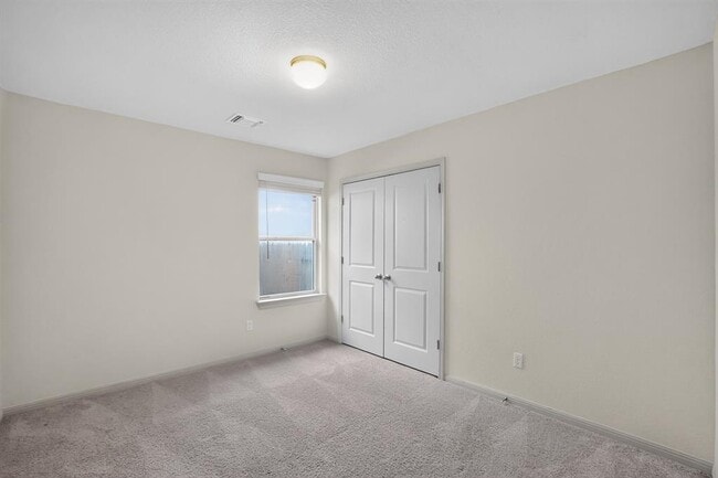Building Photo - 105 Greenway Dr