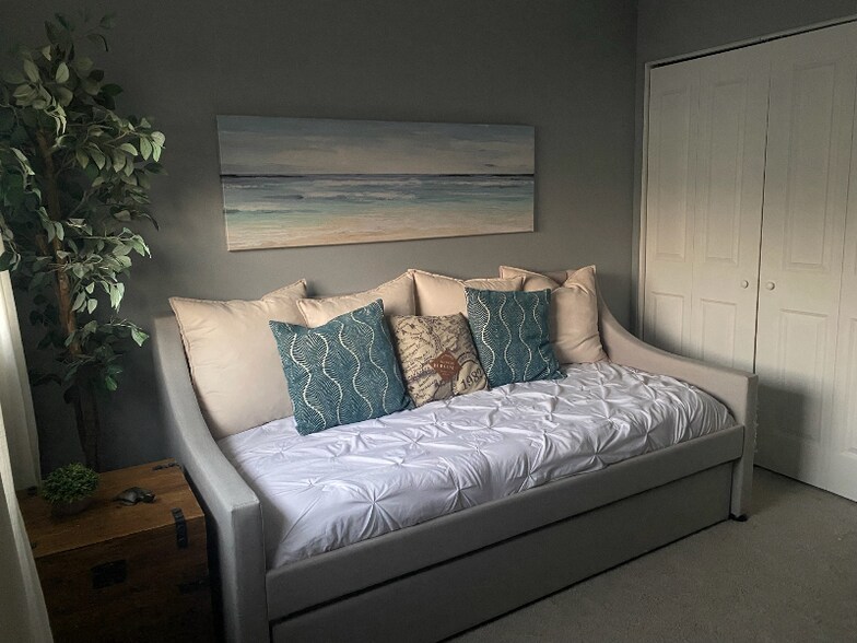 Building Photo - 2406 Maravilla Way