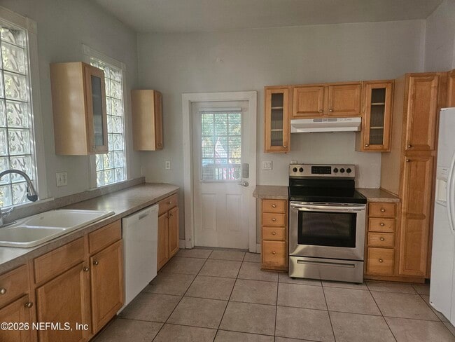 Building Photo - 1425 Silver St