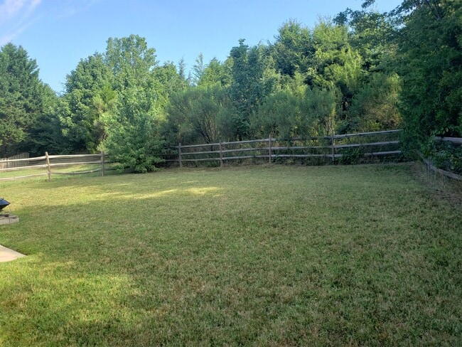 Building Photo - 12013 Evergreen Hollow Dr