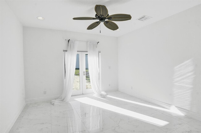 Building Photo - 26 Cayuga Rd